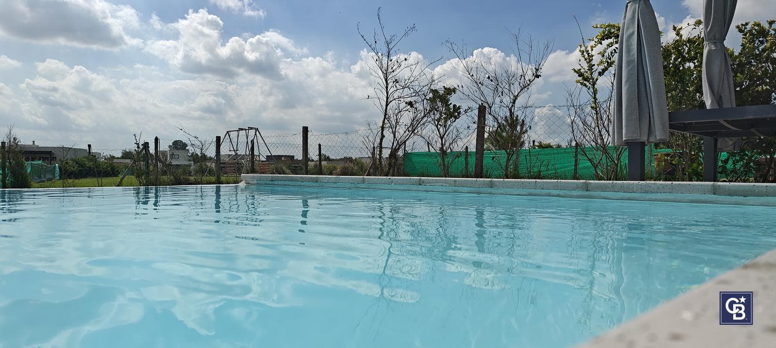 5-Bedroom House for Sale with Pool on an Enclosed Lot in Santa Elena, Pilar del Este