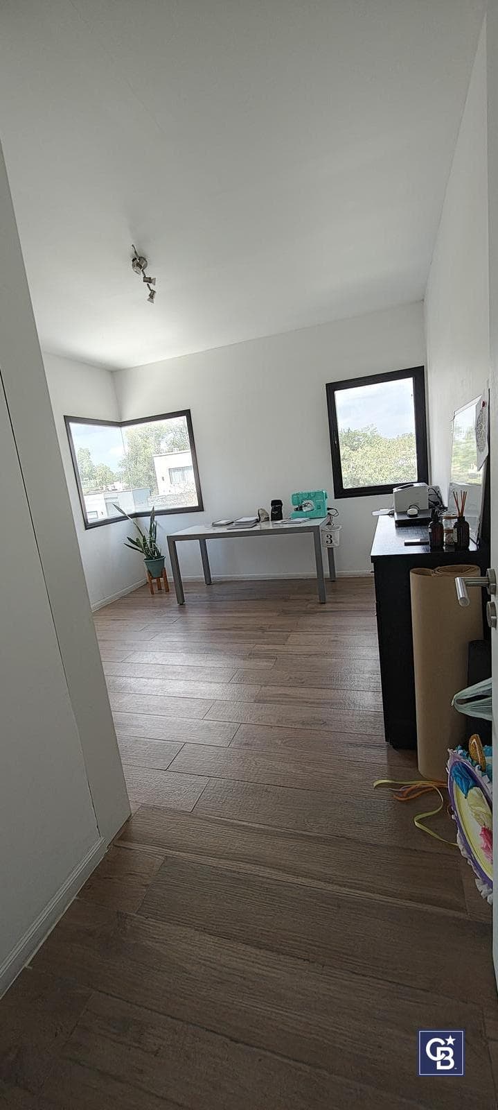 5-Bedroom House for Sale with Pool on an Enclosed Lot in Santa Elena, Pilar del Este