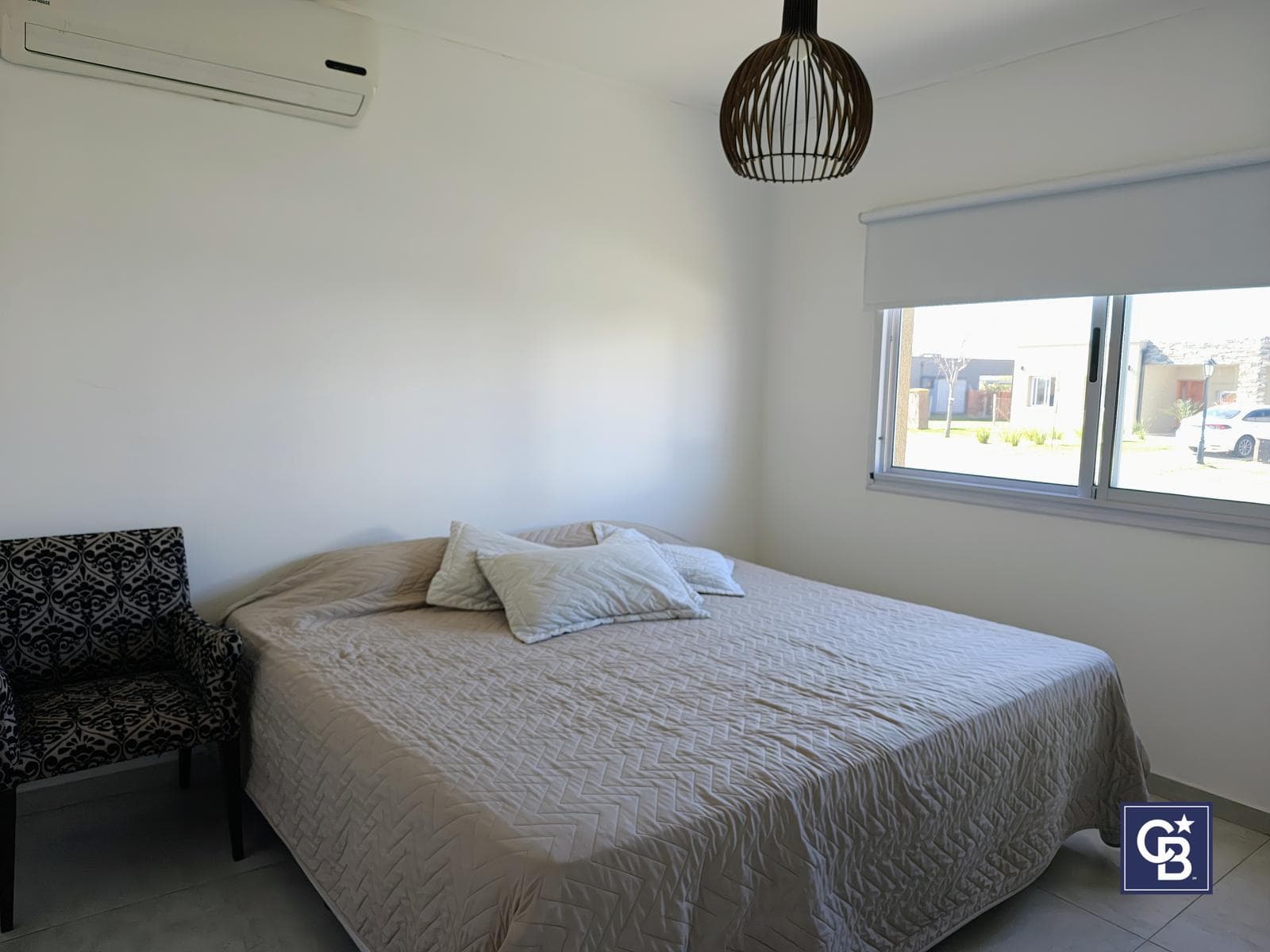 House for Sale: 3 Bedrooms and Separate Office with Pool in San Ramón, Pilar del Este