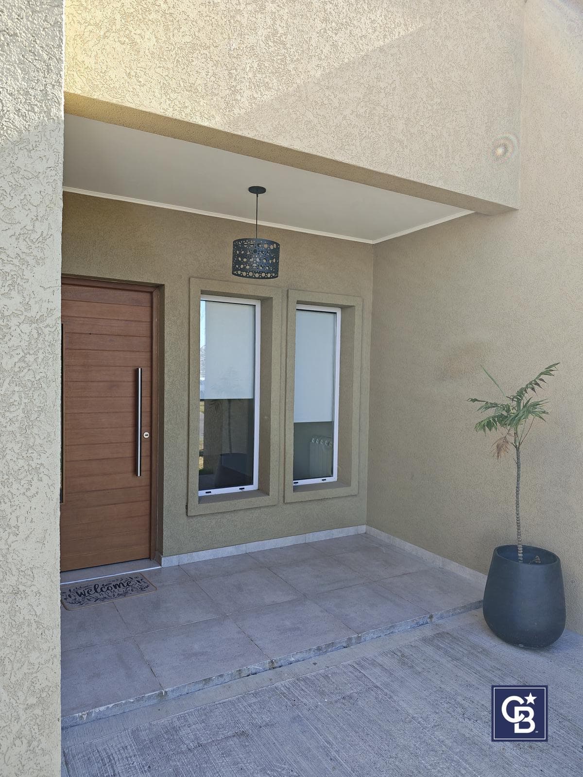 House for Sale: 3 Bedrooms and Separate Office with Pool in San Ramón, Pilar del Este