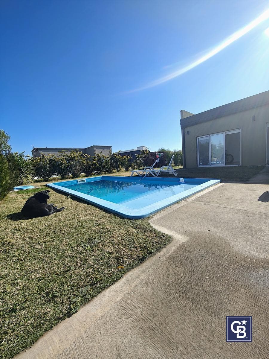House for Sale: 3 Bedrooms and Separate Office with Pool in San Ramón, Pilar del Este
