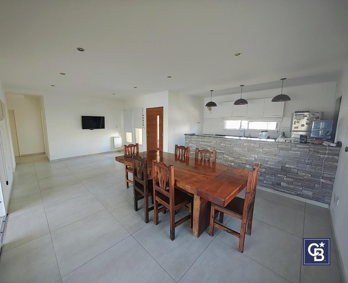 House for Sale: 3 Bedrooms and Separate Office with Pool in San Ramón, Pilar del Este