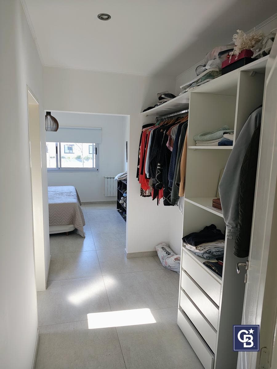 House for Sale: 3 Bedrooms and Separate Office with Pool in San Ramón, Pilar del Este