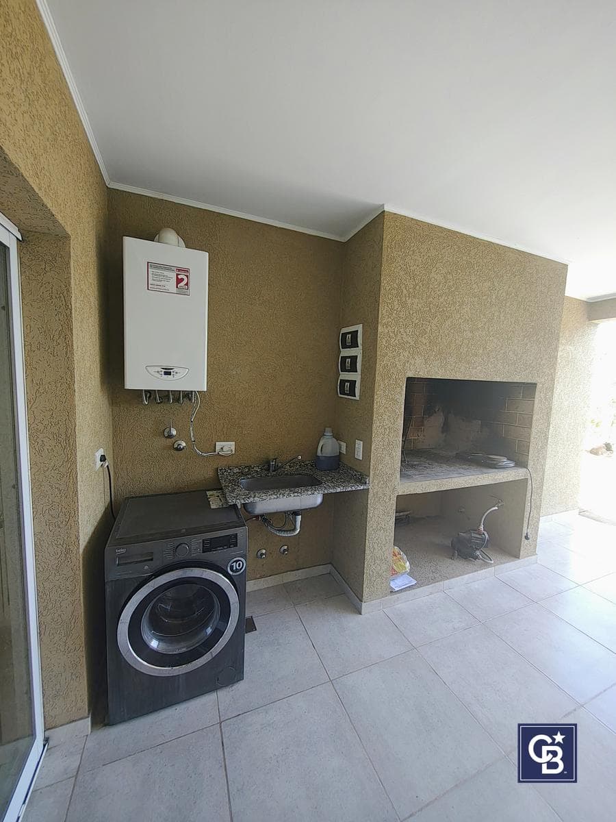 House for Sale: 3 Bedrooms and Separate Office with Pool in San Ramón, Pilar del Este