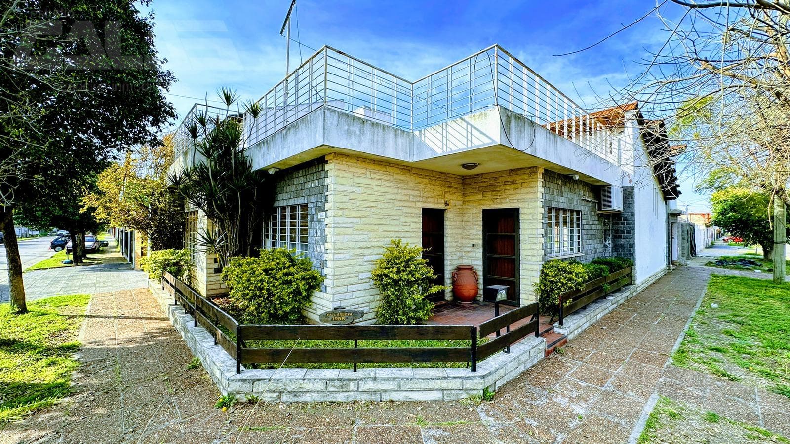 House in Castelar Norte, at 1900 Villanueva Street