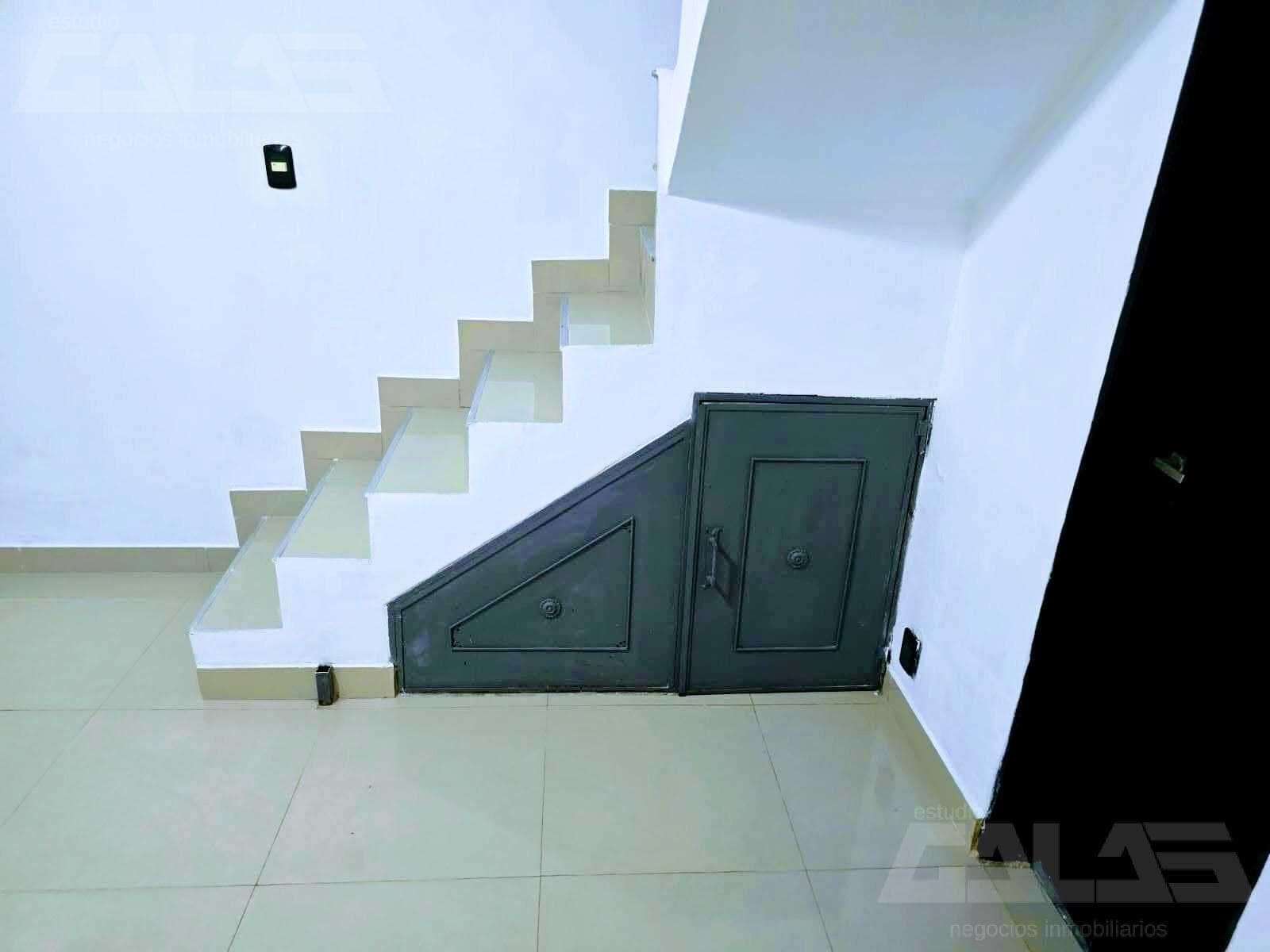 Beautiful 3-room duplex in Castelar Norte, eligible for financing, with a terrace and an excellent location
