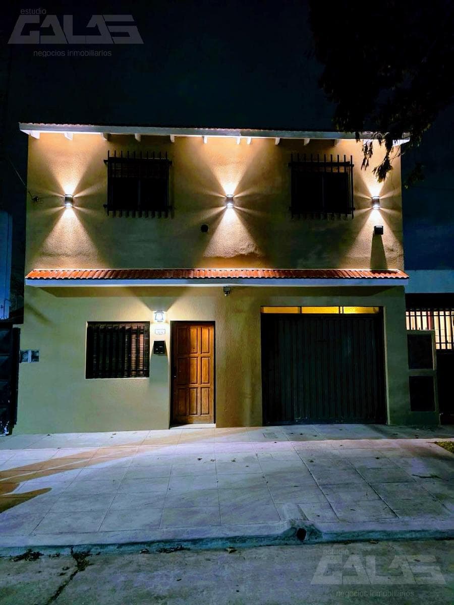 Beautiful 3-room duplex in Castelar Norte, eligible for financing, with a terrace and an excellent location