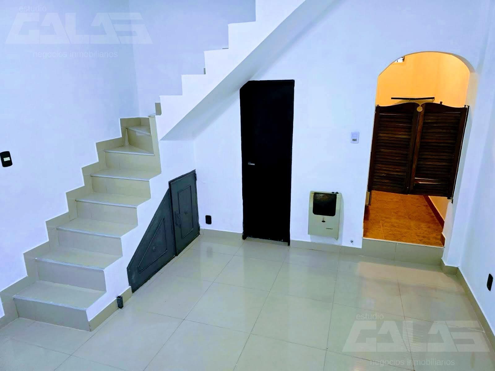 Beautiful 3-room duplex in Castelar Norte, eligible for financing, with a terrace and an excellent location