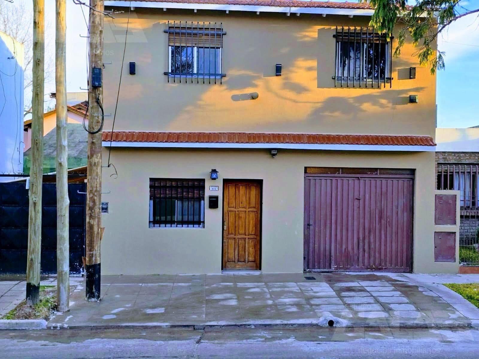Beautiful 3-room duplex in Castelar Norte, eligible for financing, with a terrace and an excellent location