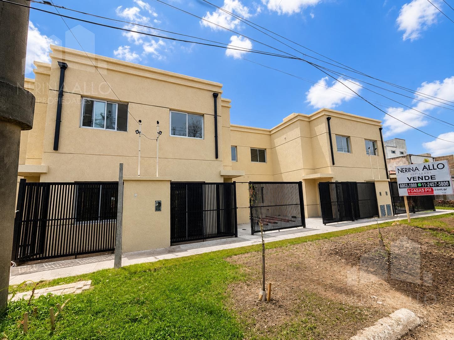 3-Room House for Sale with Garage in Ituzaingo Norte
