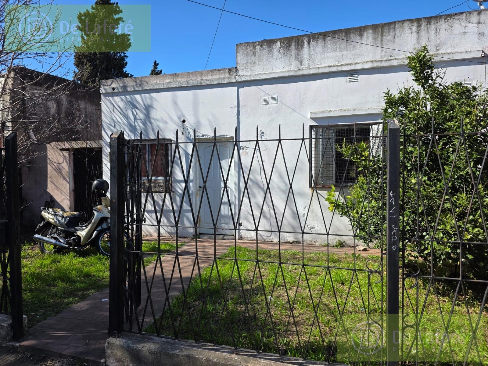 For Sale - 2-room house in Boulogne on a 200-square-meter lot in an excellent location