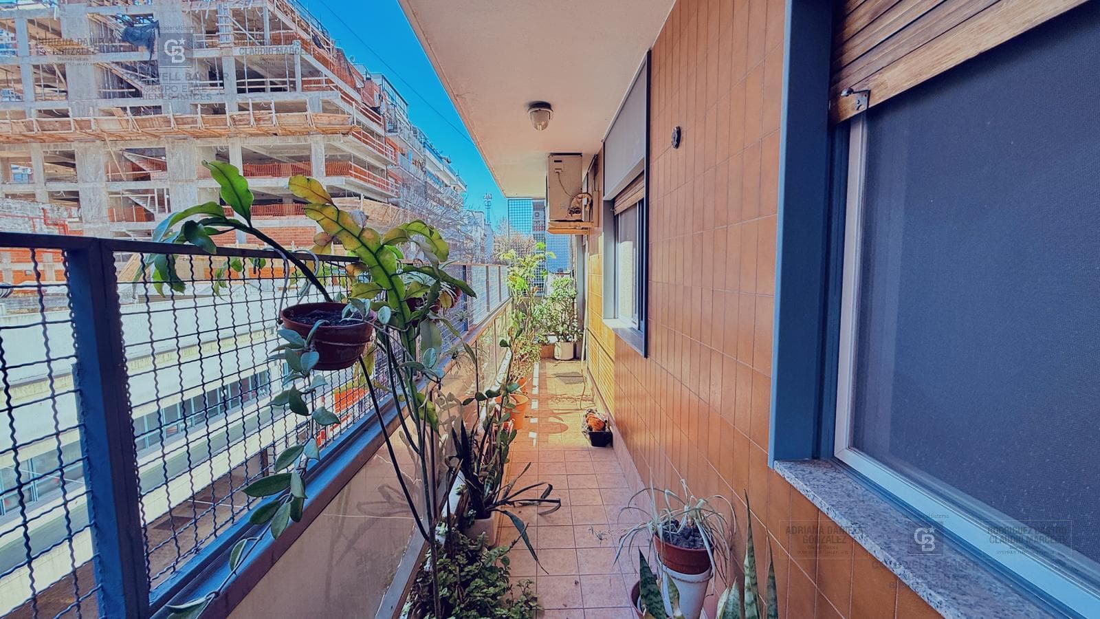 3-room apartment for sale with balcony, dedicated parking space, and maid's quarters in Recoleta