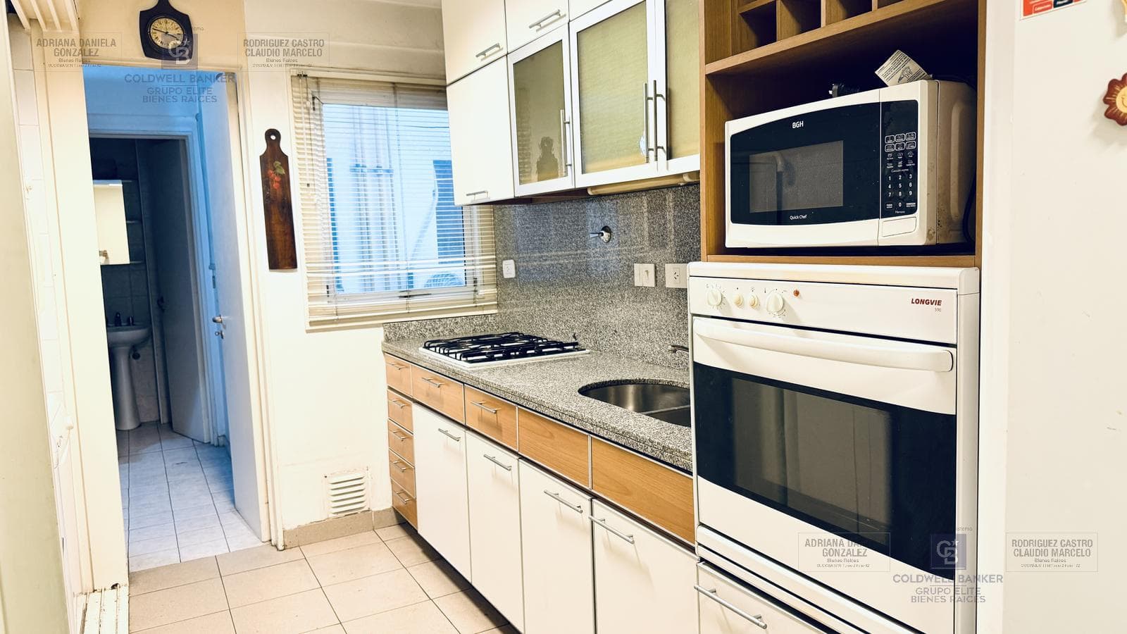 3-room apartment for sale with balcony, dedicated parking space, and maid's quarters in Recoleta
