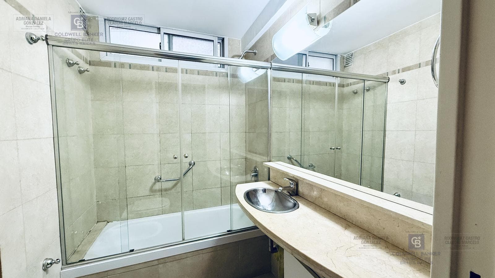 3-room apartment for sale with balcony, dedicated parking space, and maid's quarters in Recoleta