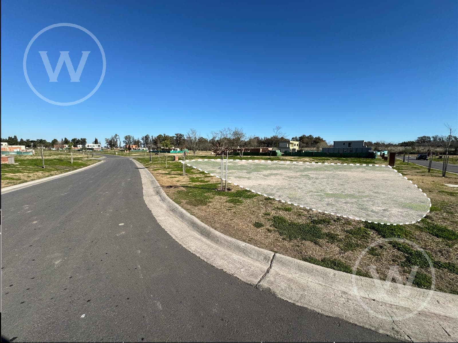 For Sale | Land | Corner Lot | Santa Sofia Neighborhood | 480 m² | Amenities