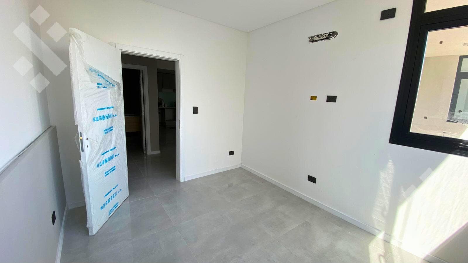 1-BEDROOM APARTMENT FOR SALE IN THE LUMINIA BUILDING