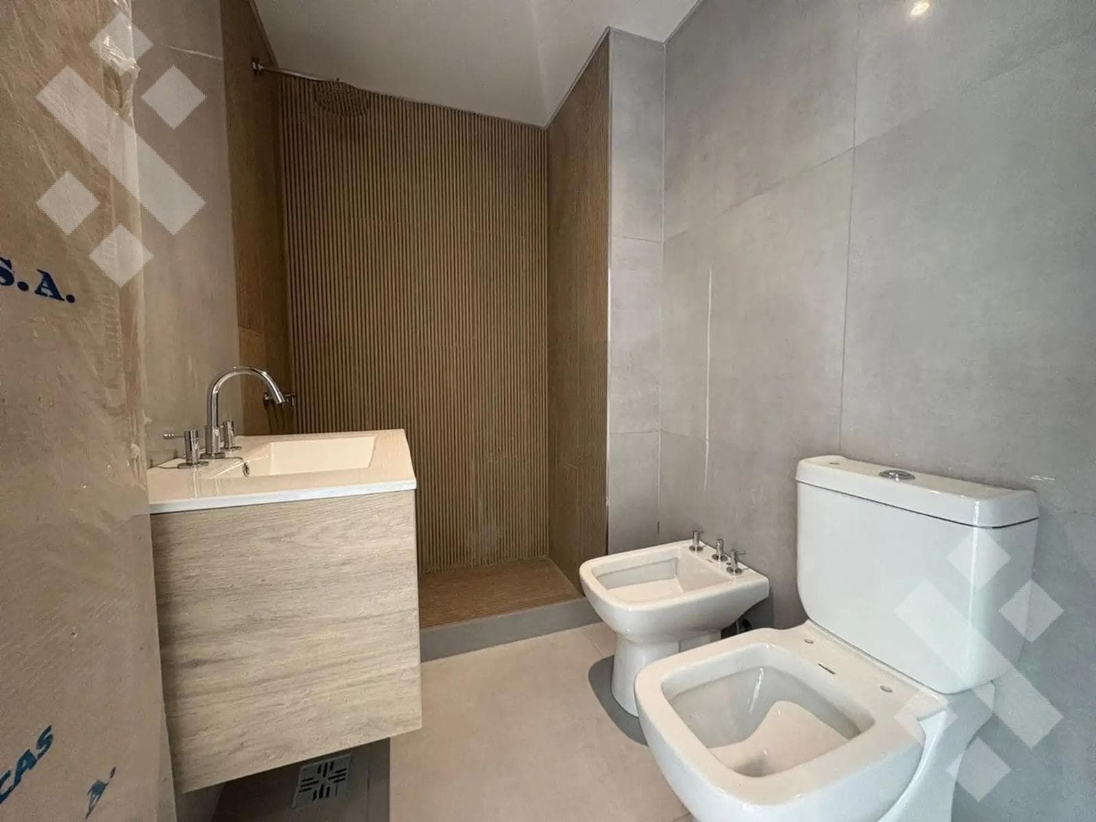 1-BEDROOM APARTMENT FOR SALE IN THE LUMINIA BUILDING