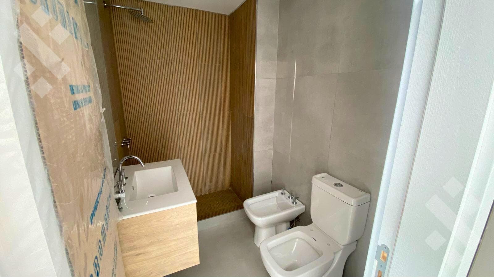 1-BEDROOM APARTMENT FOR SALE IN THE LUMINIA BUILDING