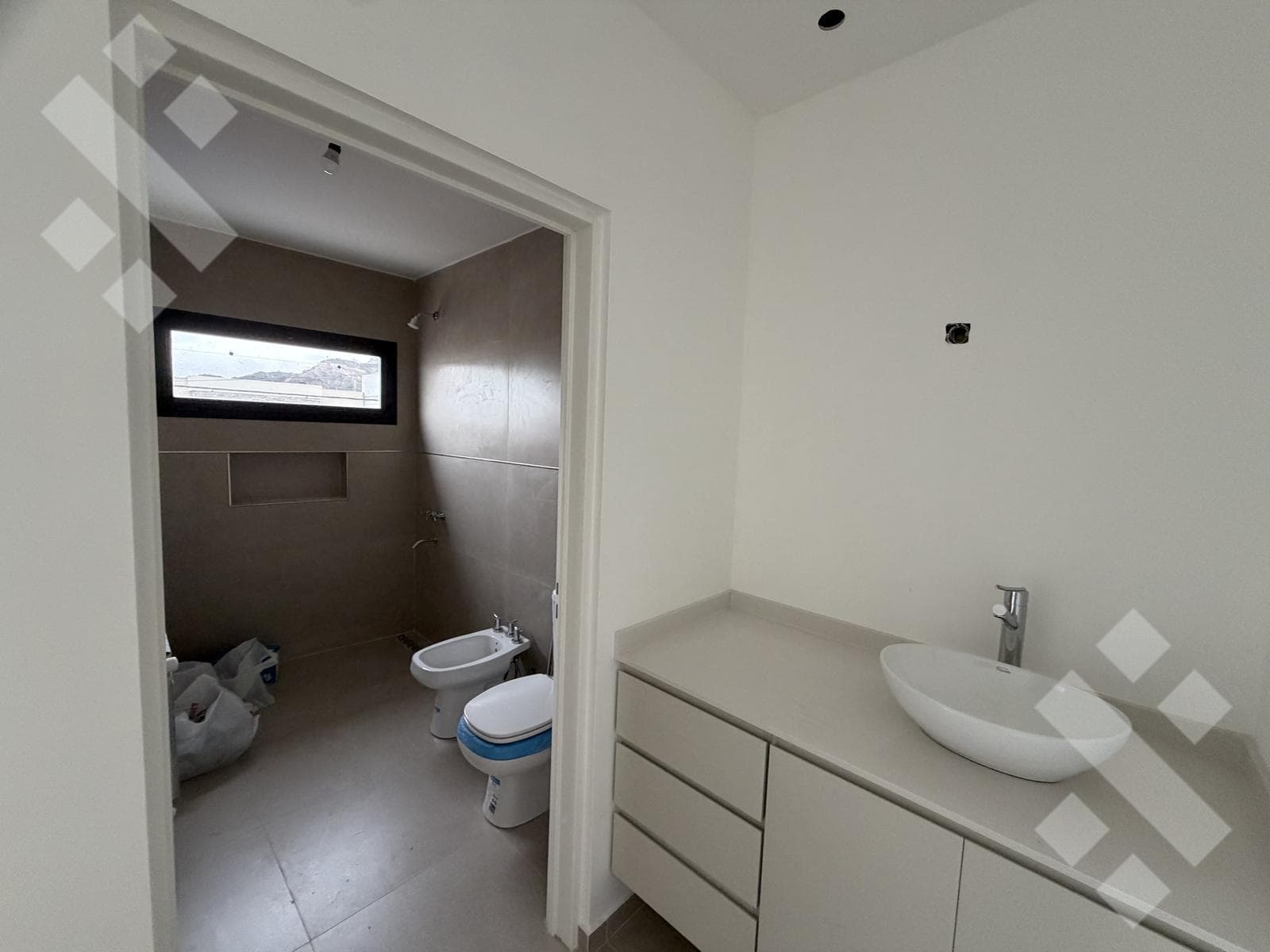 3-BEDROOM HOUSE FOR SALE (TURNKEY) — RINCÓN DEL RIO NEIGHBORHOOD, NEUQUÉN