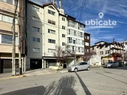 4-BEDROOM DUPLEX APARTMENT WITH 3 PARKING SPACES AND A VIEW OF THE LAKE