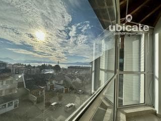 4-BEDROOM DUPLEX APARTMENT WITH 3 PARKING SPACES AND A VIEW OF THE LAKE