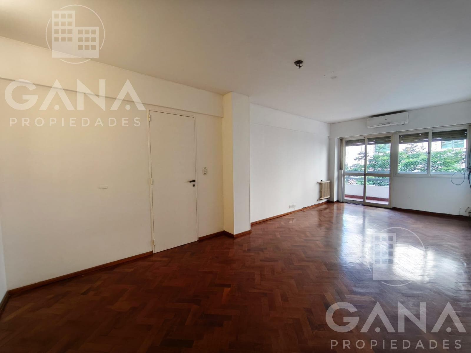 2-Bedroom Apartment for Sale with a Balcony and a Utility Room
