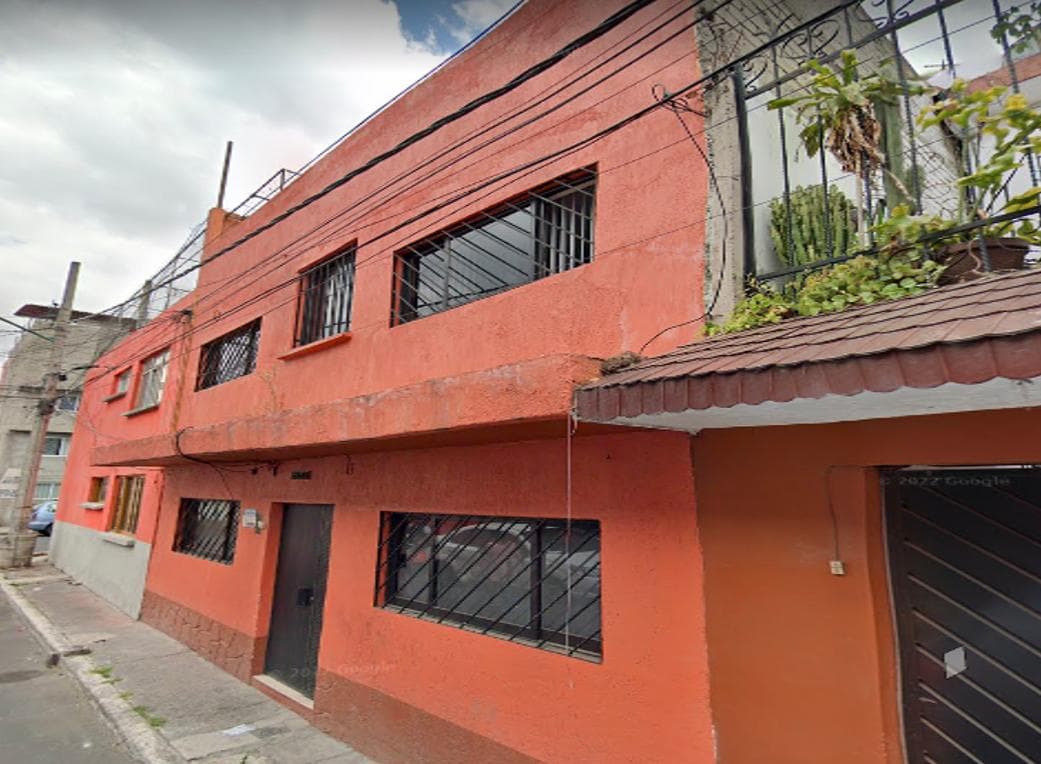 HOUSE FOR SALE IN IZTACALCO, NO LOANS—OWN FUNDS ONLY, MEXICO CITY