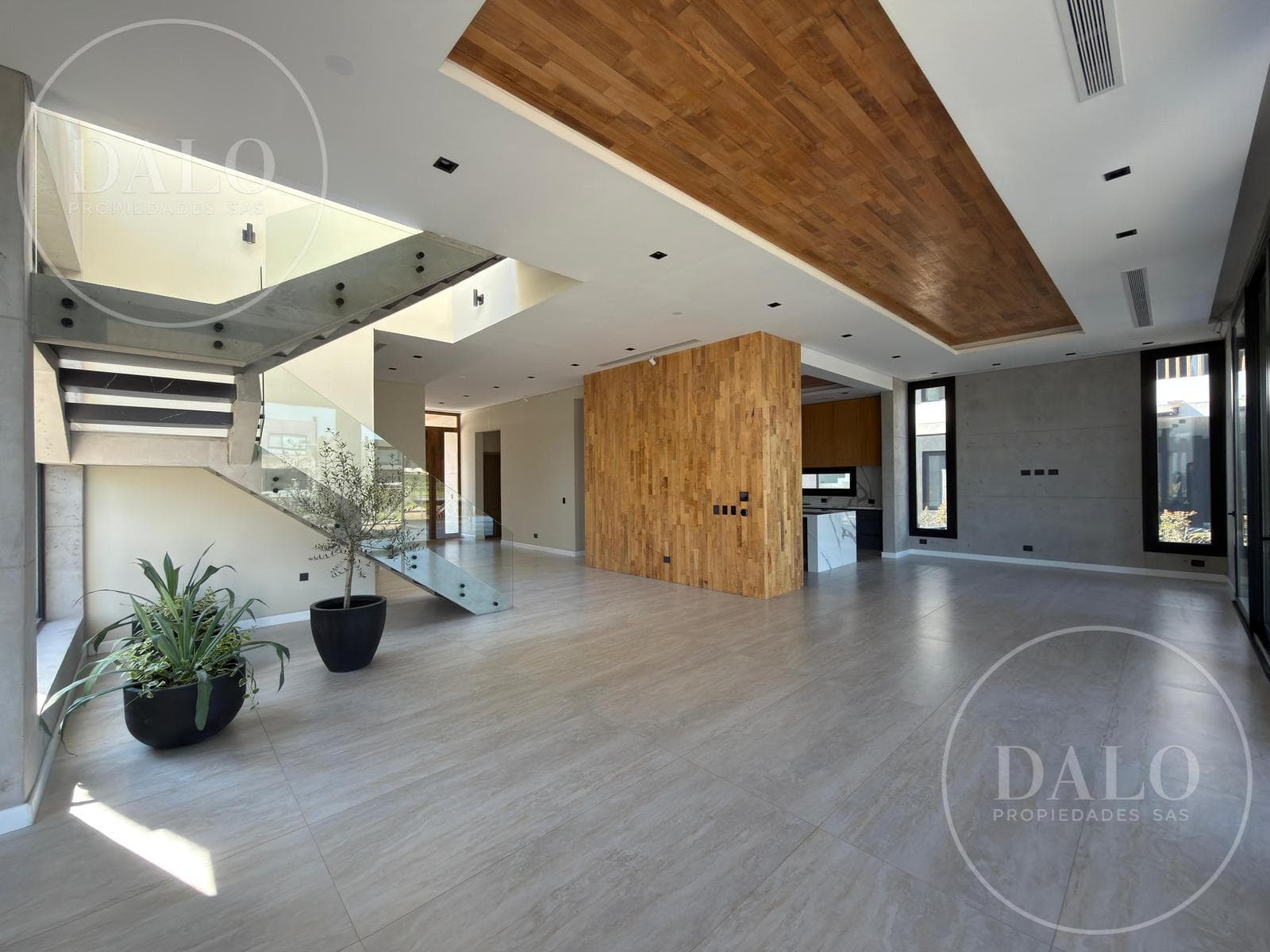 House for Sale in Yacht Nordelta. 6 rooms with a river view and a private dock.