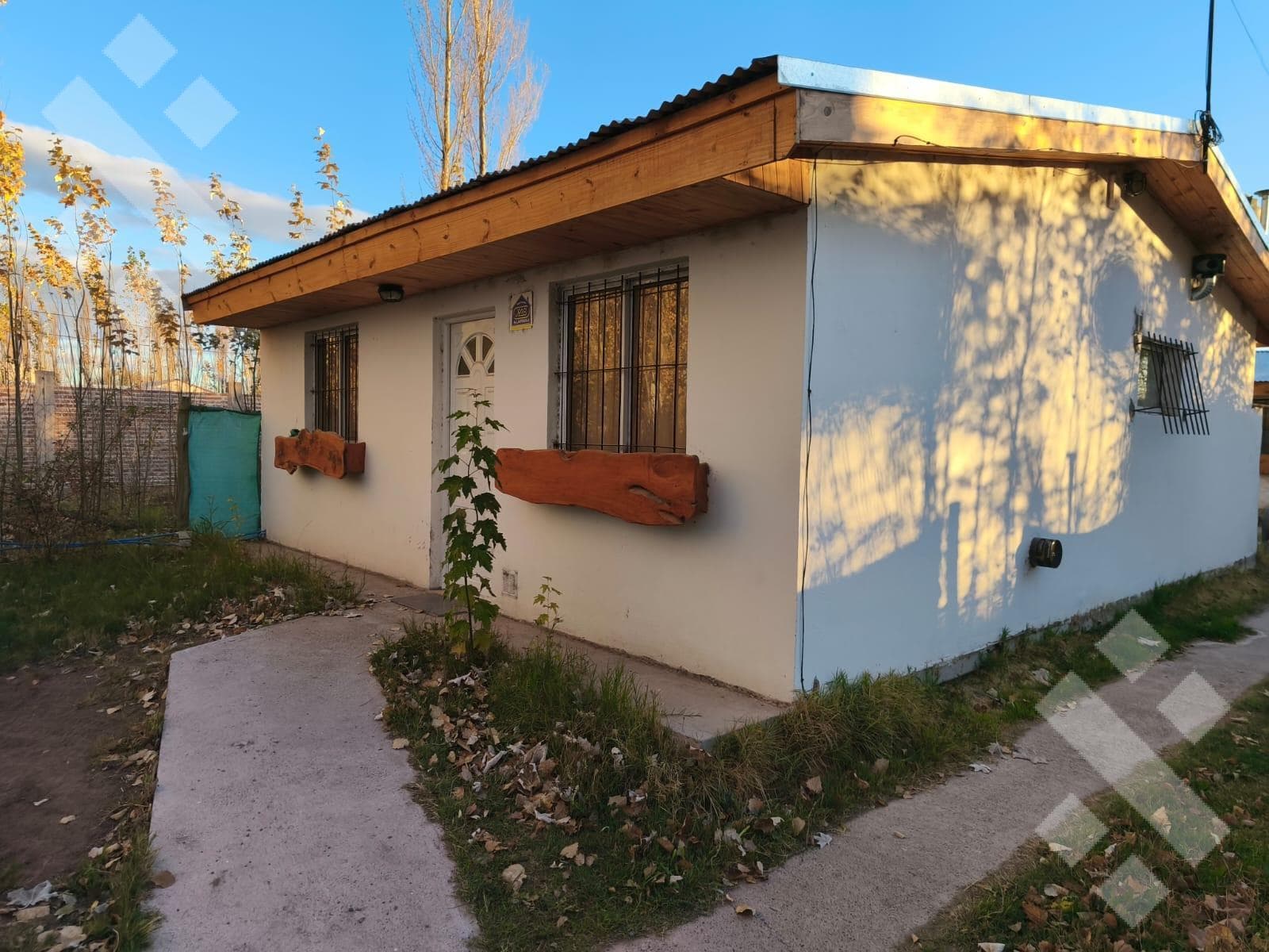 For Sale: 2 Houses on a 300-square-meter Lot in the Caminos del Sol Neighborhood - Plottier