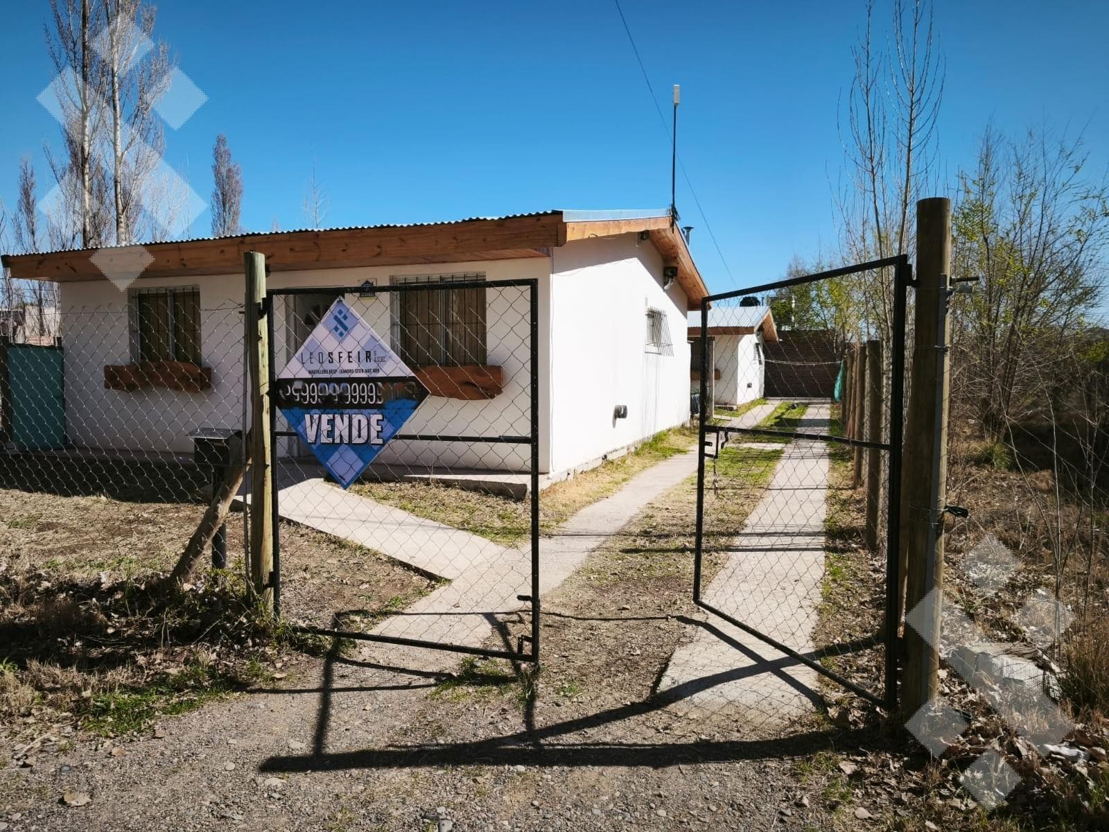 For Sale: 2 Houses on a 300-square-meter Lot in the Caminos del Sol Neighborhood - Plottier