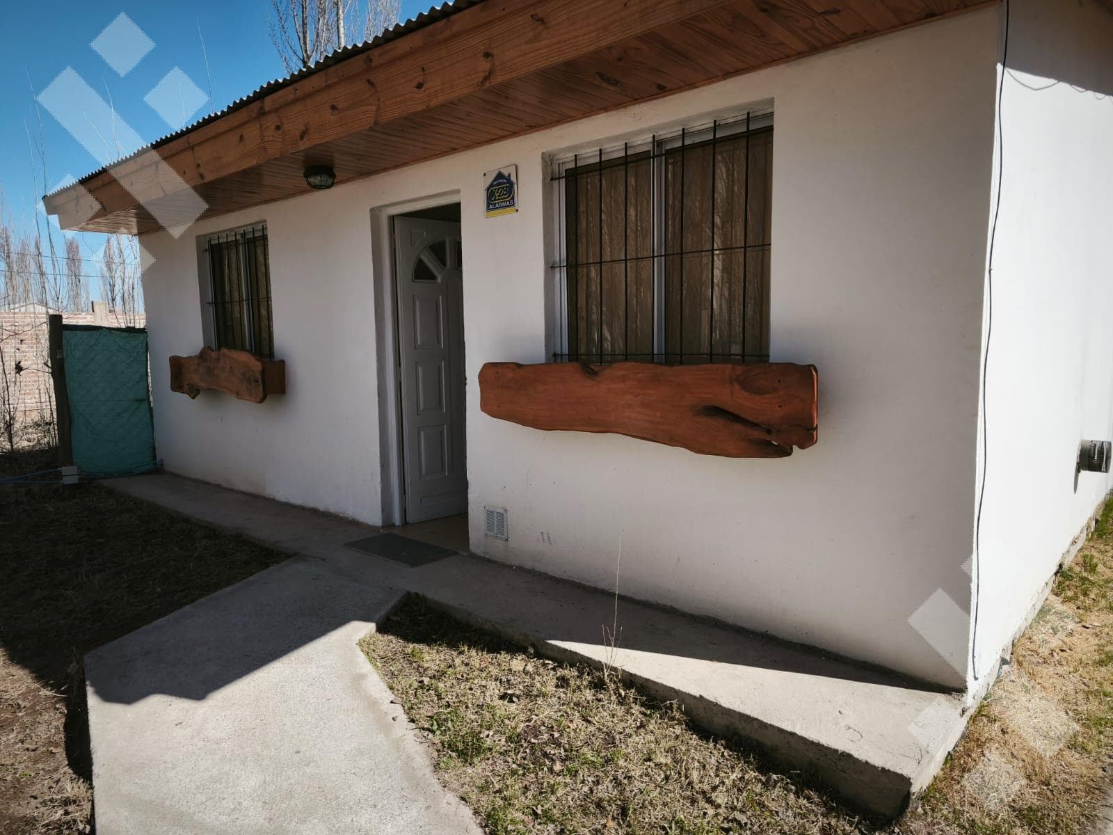 For Sale: 2 Houses on a 300-square-meter Lot in the Caminos del Sol Neighborhood - Plottier