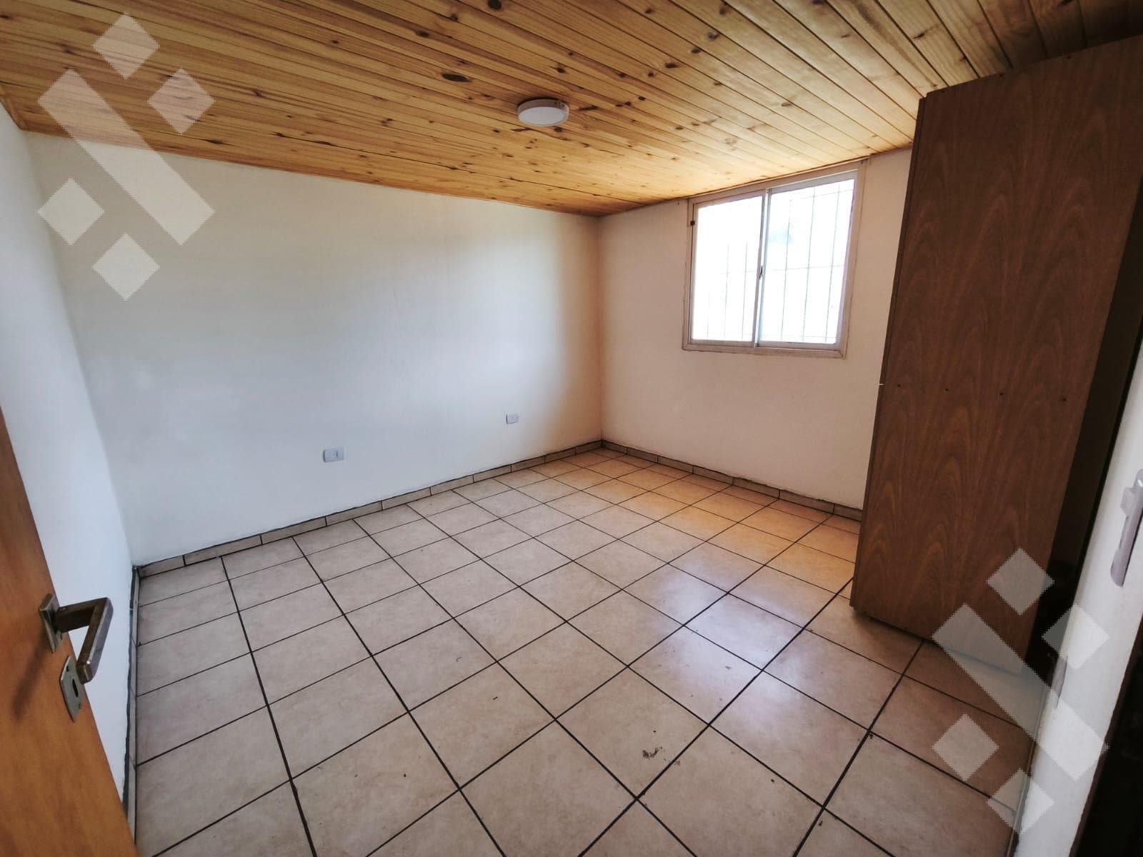 For Sale: 2 Houses on a 300-square-meter Lot in the Caminos del Sol Neighborhood - Plottier
