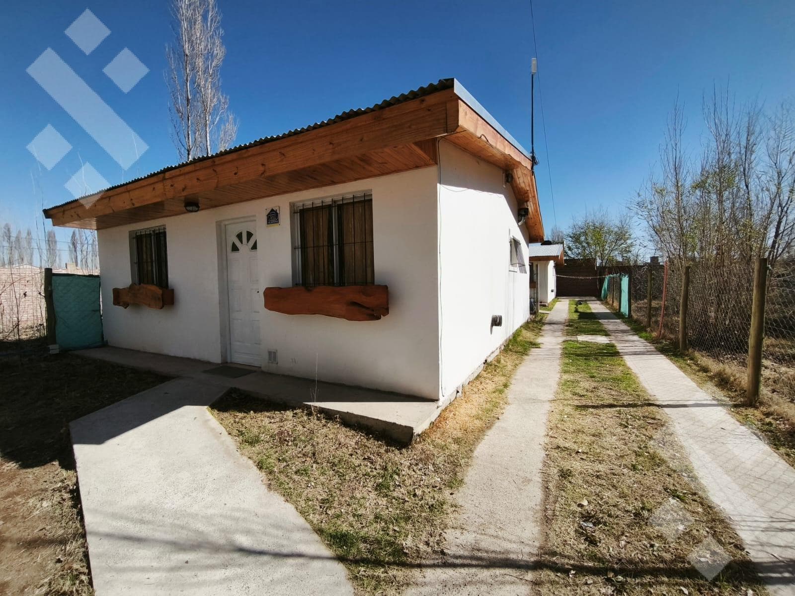 For Sale: 2 Houses on a 300-square-meter Lot in the Caminos del Sol Neighborhood - Plottier