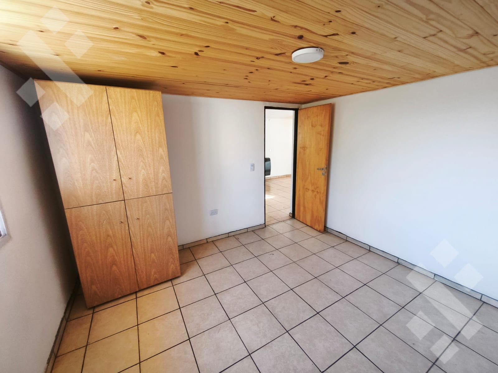 For Sale: 2 Houses on a 300-square-meter Lot in the Caminos del Sol Neighborhood - Plottier