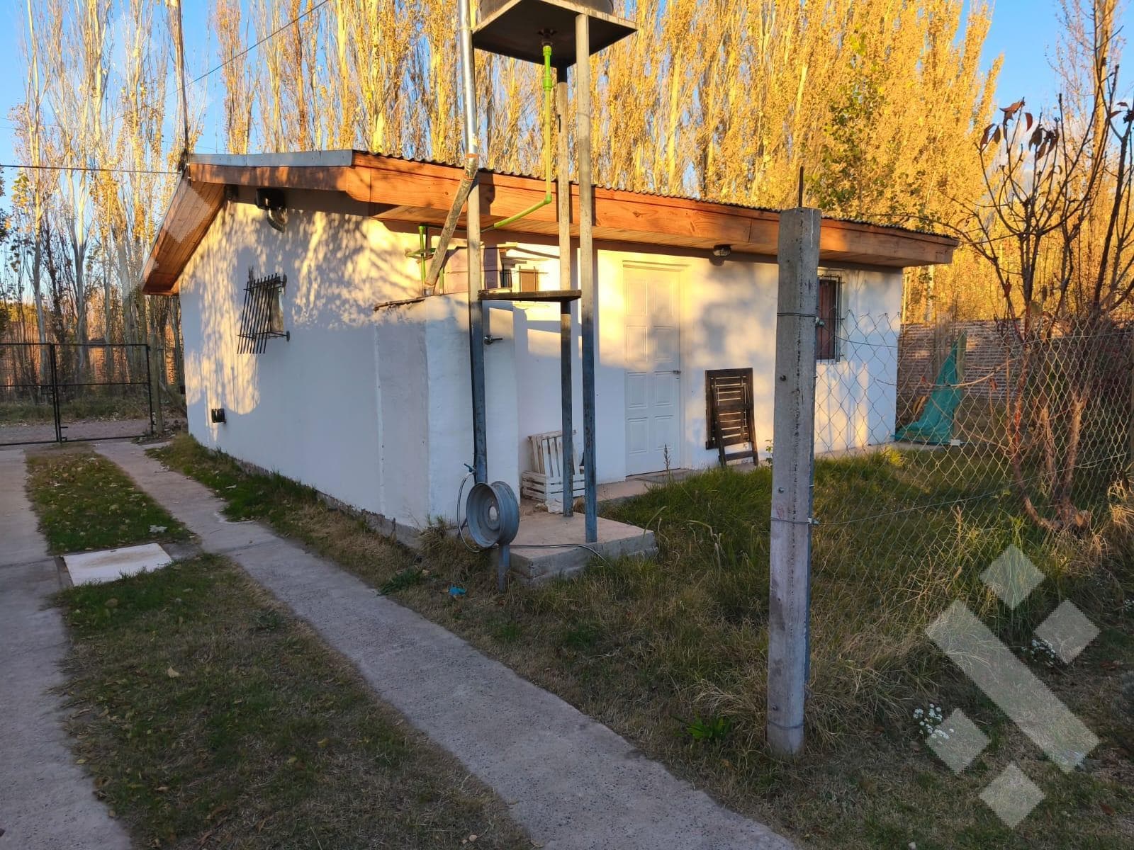 For Sale: 2 Houses on a 300-square-meter Lot in the Caminos del Sol Neighborhood - Plottier