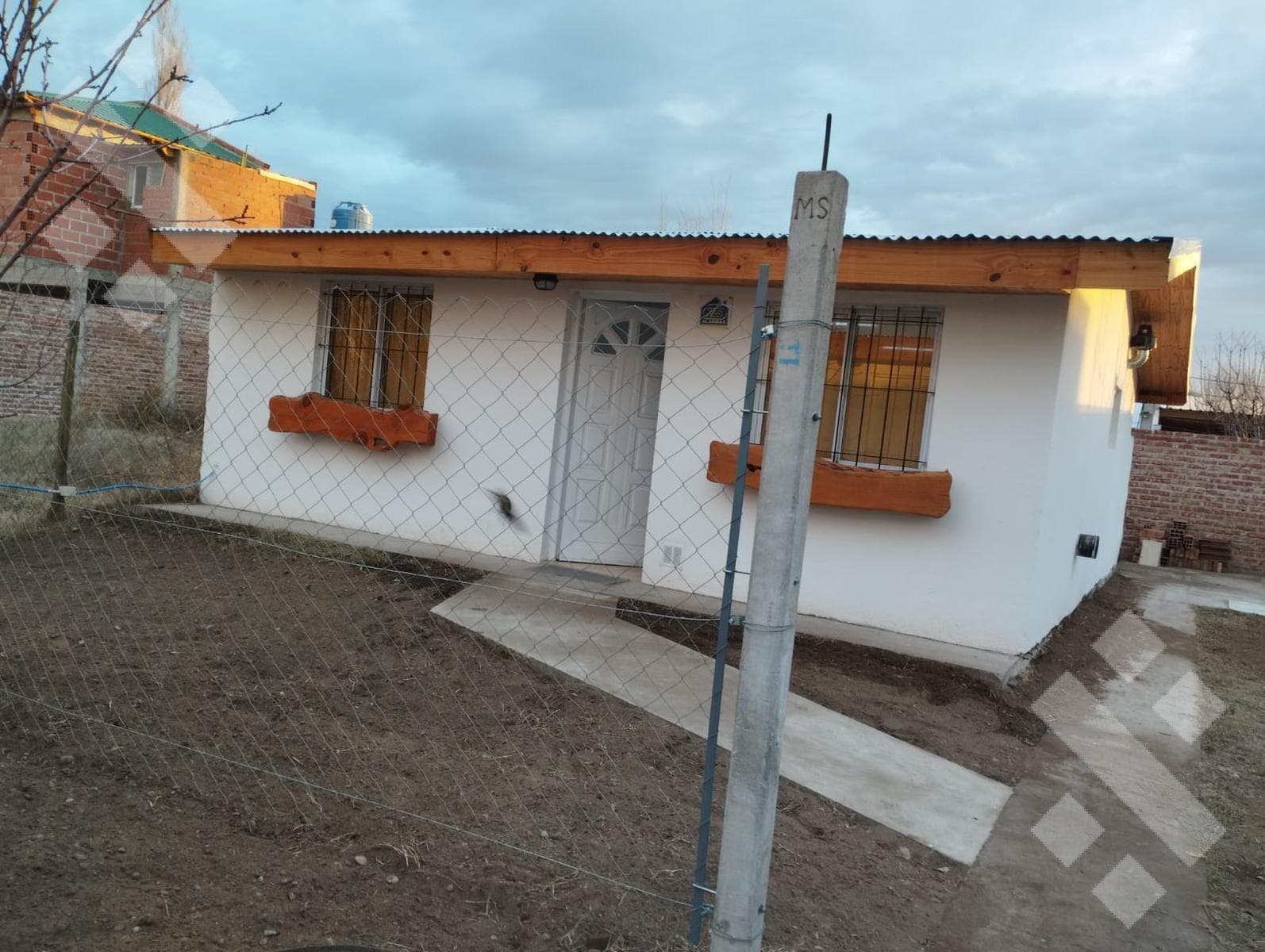 For Sale: 2 Houses on a 300-square-meter Lot in the Caminos del Sol Neighborhood - Plottier