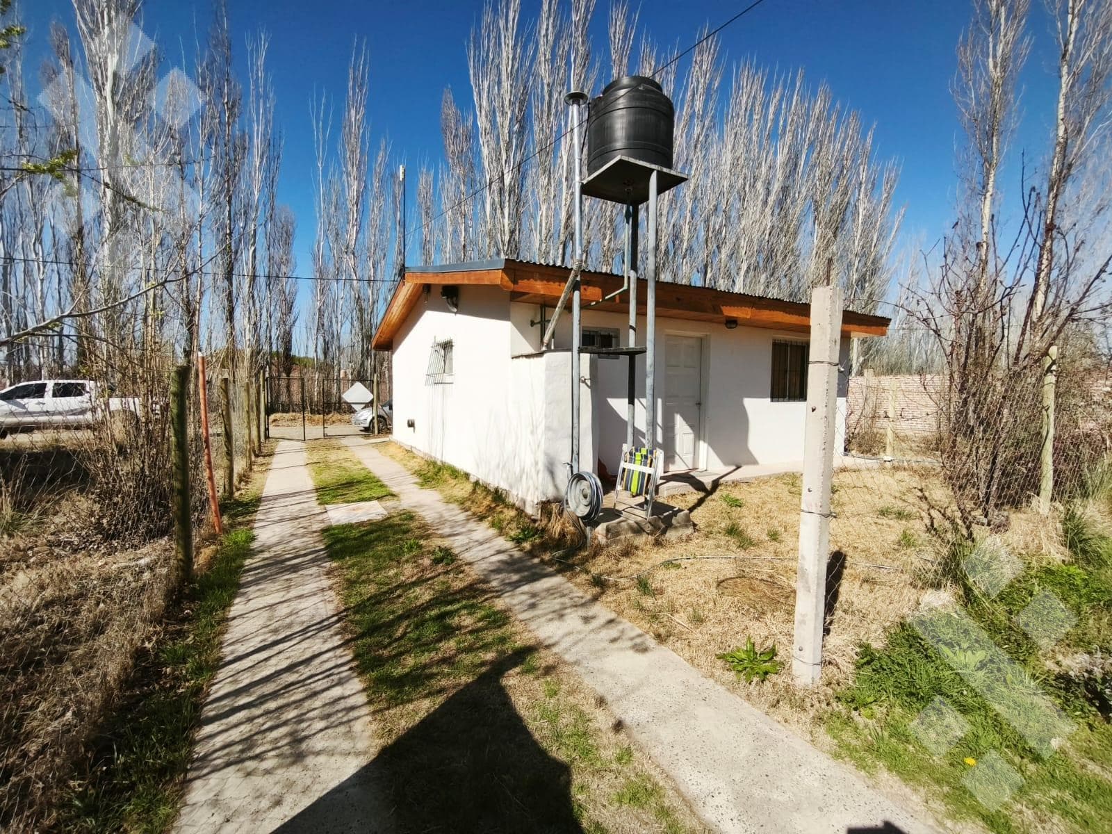 For Sale: 2 Houses on a 300-square-meter Lot in the Caminos del Sol Neighborhood - Plottier