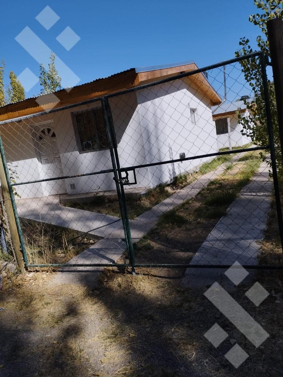 For Sale: 2 Houses on a 300-square-meter Lot in the Caminos del Sol Neighborhood - Plottier
