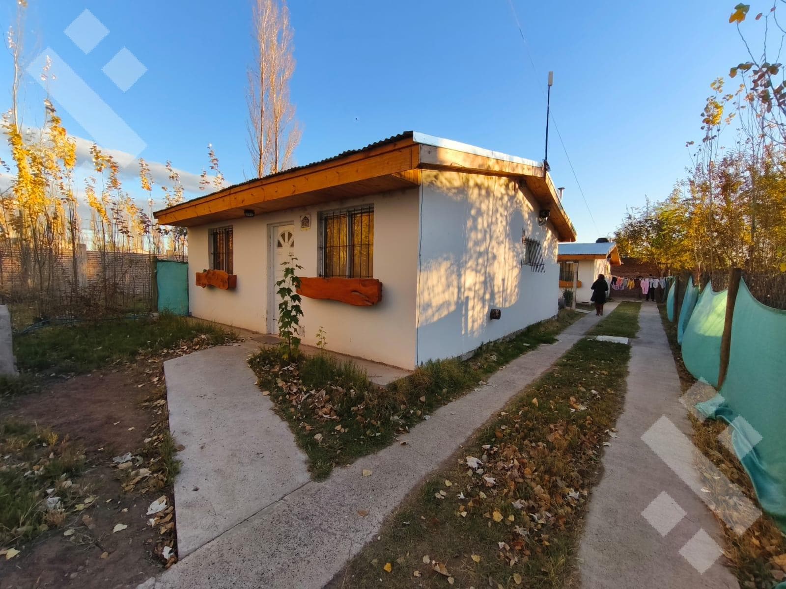 For Sale: 2 Houses on a 300-square-meter Lot in the Caminos del Sol Neighborhood - Plottier