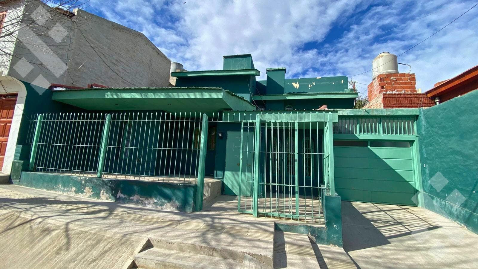 FOUR-BEDROOM HOUSE FOR SALE WITH GARAGE - STA. GENOVEVA - NQN CAPITAL
