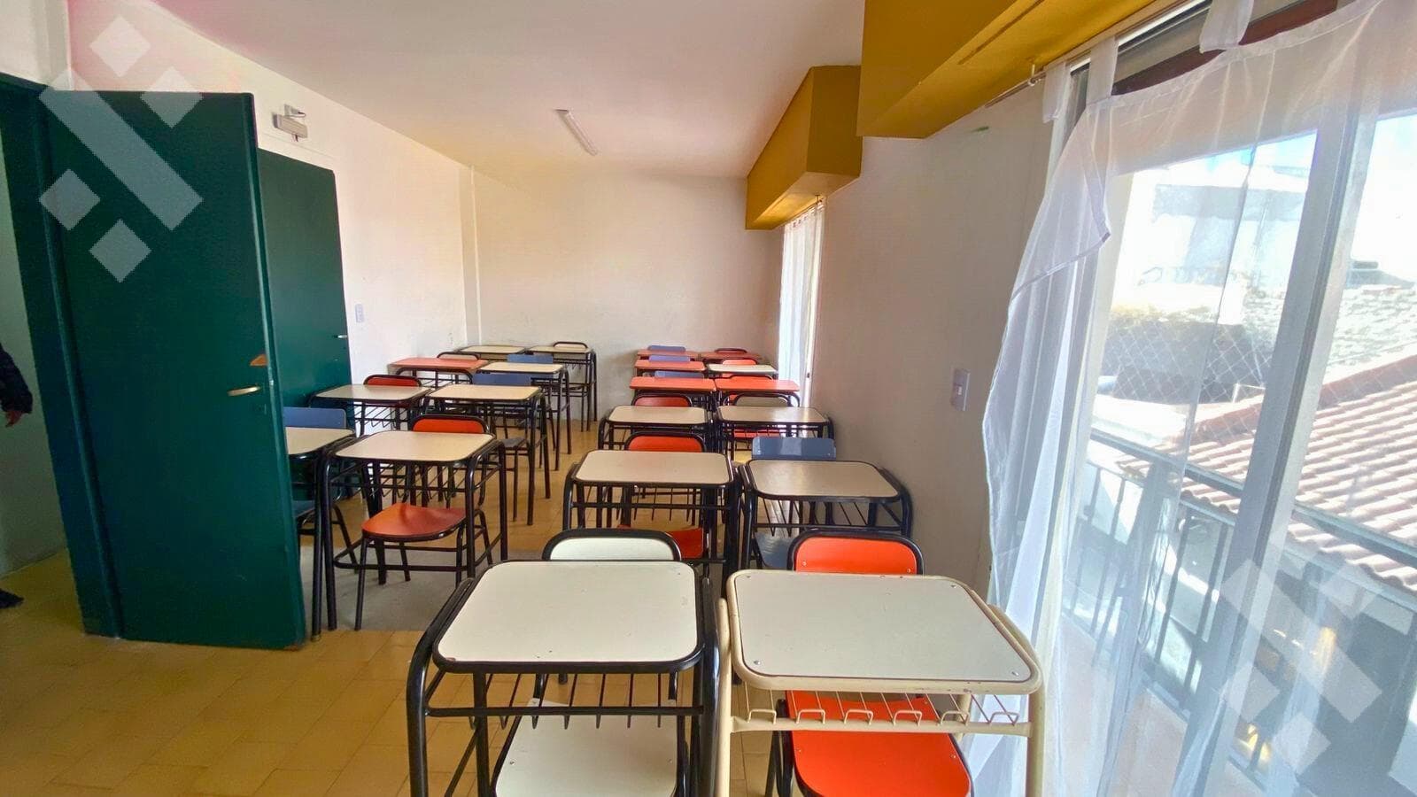 FOUR-BEDROOM HOUSE FOR SALE WITH GARAGE - STA. GENOVEVA - NQN CAPITAL