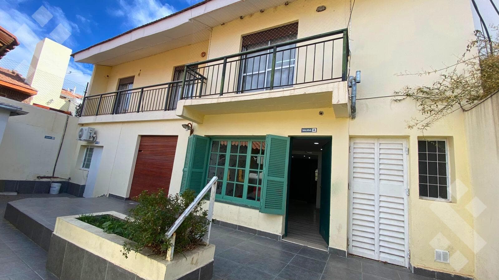 FOUR-BEDROOM HOUSE FOR SALE WITH GARAGE - STA. GENOVEVA - NQN CAPITAL