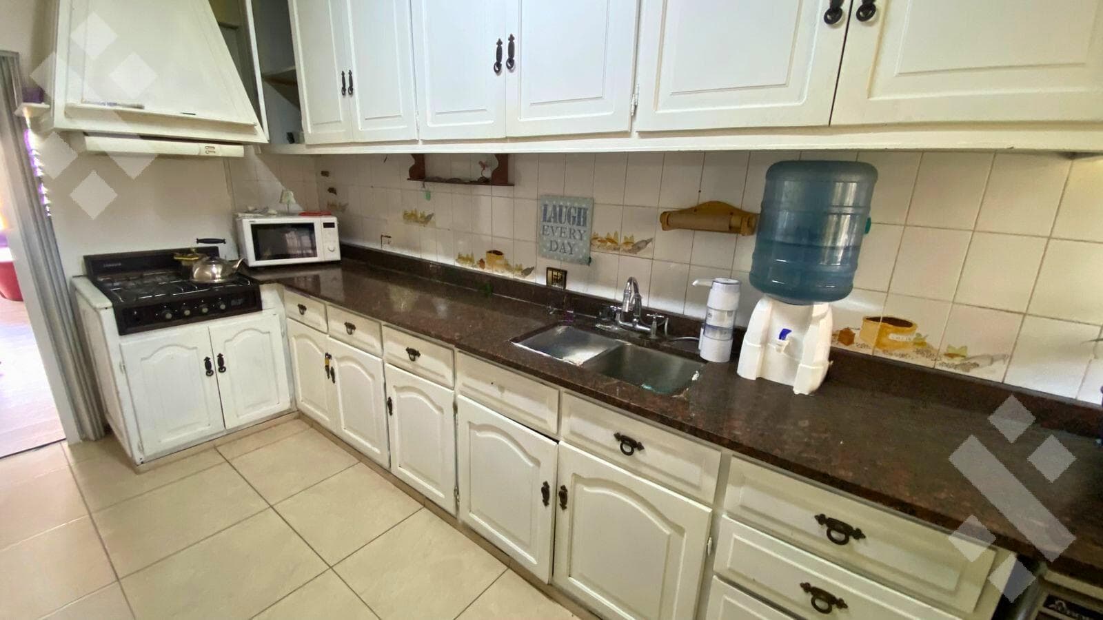 FOUR-BEDROOM HOUSE FOR SALE WITH GARAGE - STA. GENOVEVA - NQN CAPITAL
