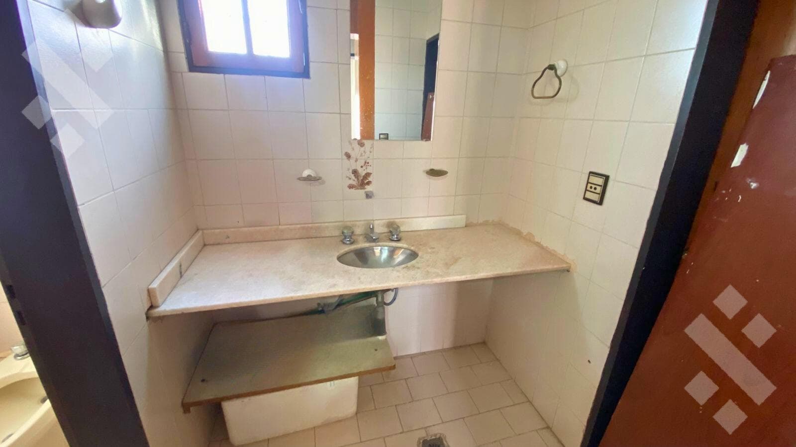 FOUR-BEDROOM HOUSE FOR SALE WITH GARAGE - STA. GENOVEVA - NQN CAPITAL