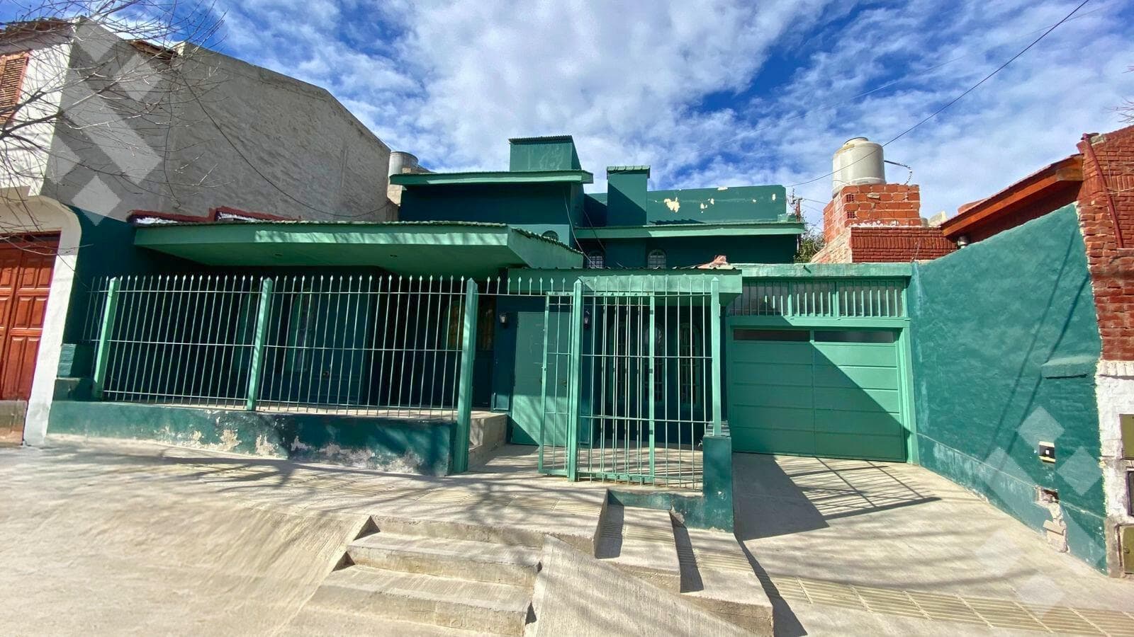 FOUR-BEDROOM HOUSE FOR SALE WITH GARAGE - STA. GENOVEVA - NQN CAPITAL