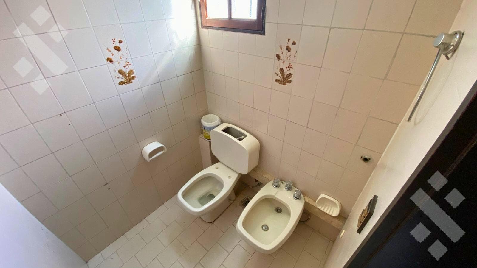 FOUR-BEDROOM HOUSE FOR SALE WITH GARAGE - STA. GENOVEVA - NQN CAPITAL