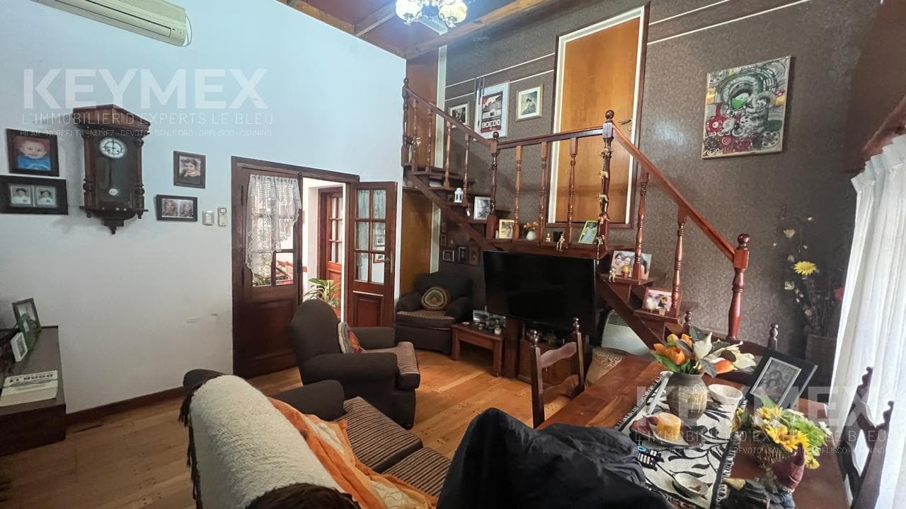 HOUSE FOR SALE ON ITS OWN LOT IN THE BOEDO NEIGHBORHOOD—COMFORTABLE, SPACIOUS, AND VERY BRIGHT.
