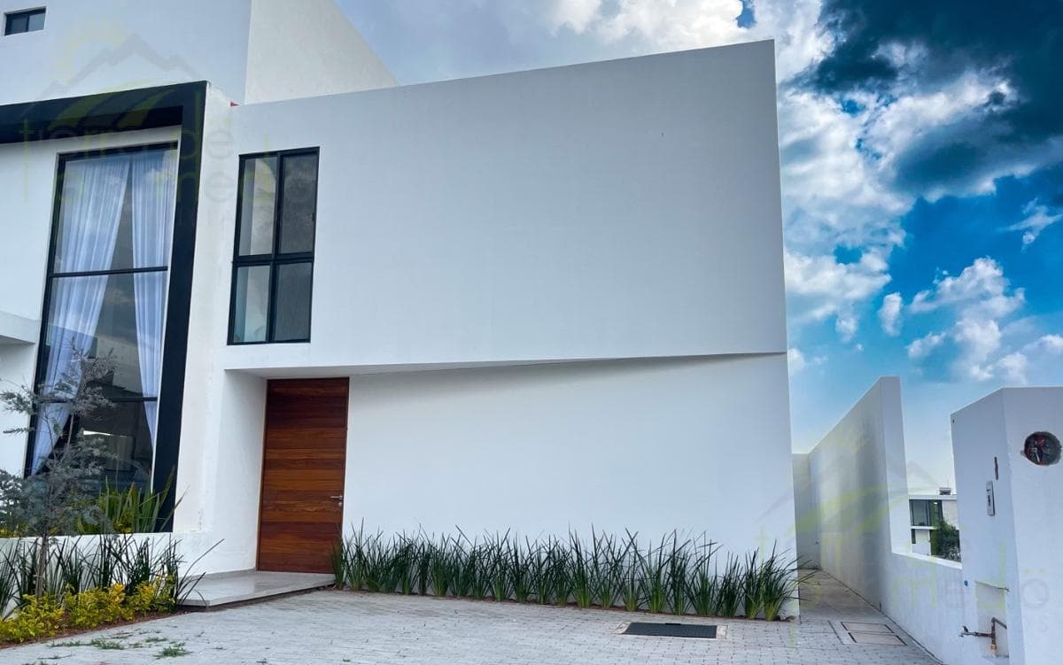Beautiful House for Sale on a Private Street in Juriquilla, Querétaro