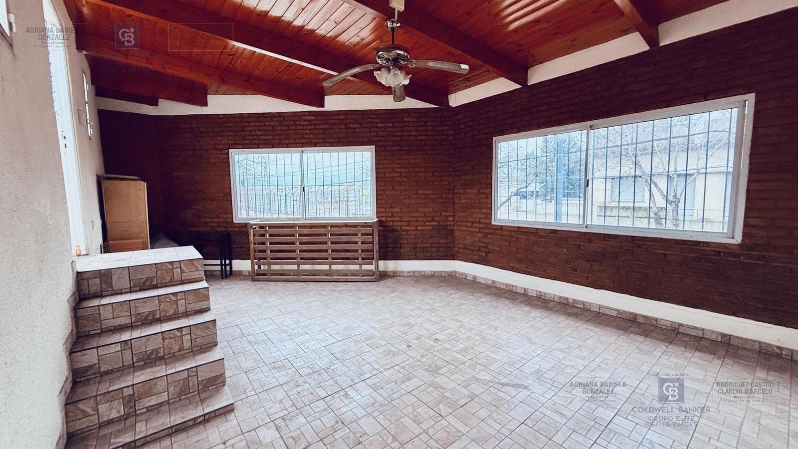 4-ROOM HOUSE FOR SALE ON PRIVATE LOT WITH TERRACE, LIVING ROOM, AND BARBECUE AREA IN BARRACAS