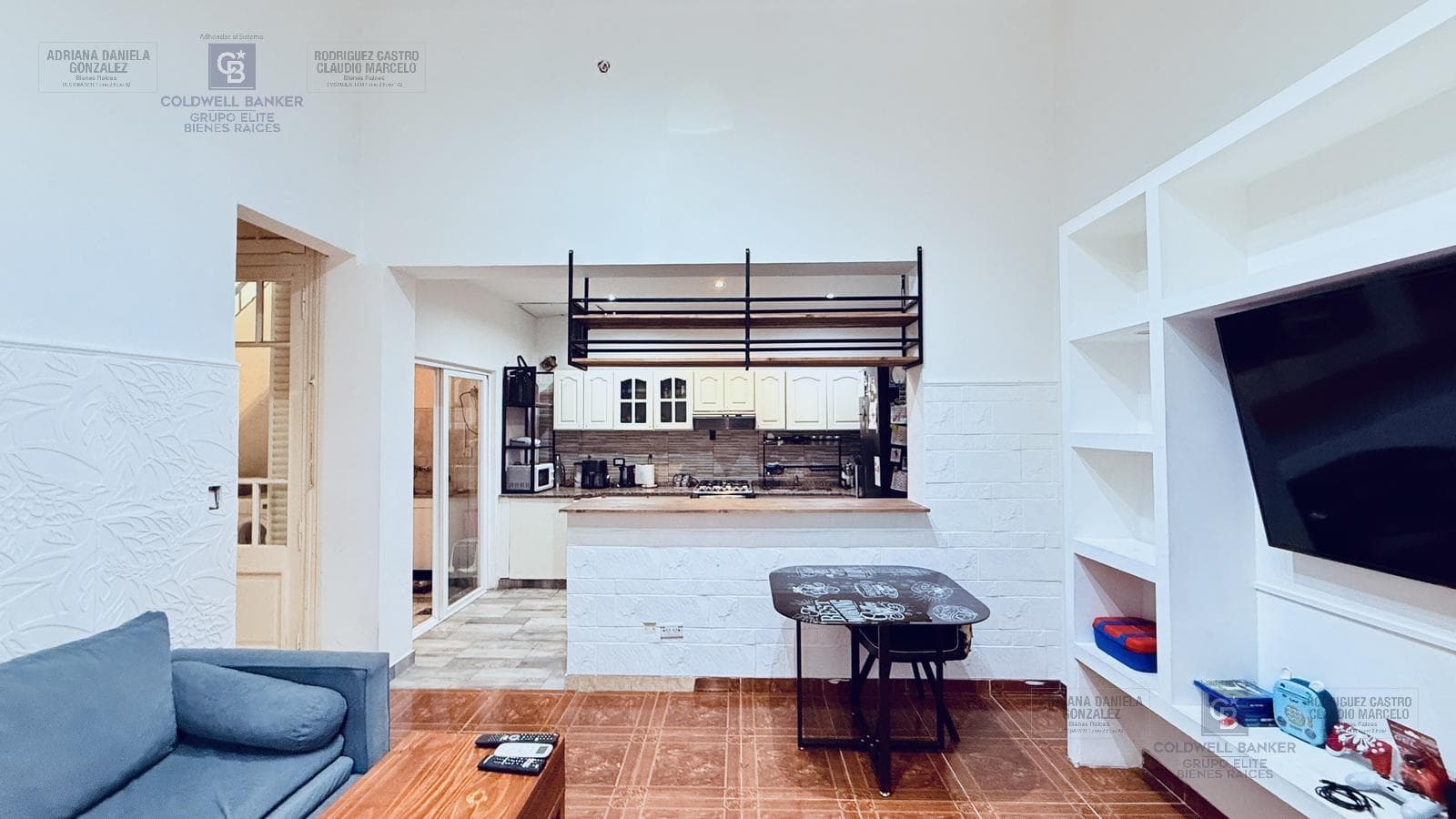 4-ROOM HOUSE FOR SALE ON PRIVATE LOT WITH TERRACE, LIVING ROOM, AND BARBECUE AREA IN BARRACAS